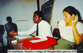 Maracela Ballara en Mozambique,  Bomdo, Campo de Desplazados guerra 1998